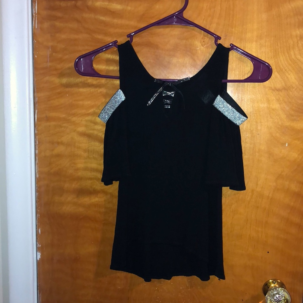 Cold shoulder Top